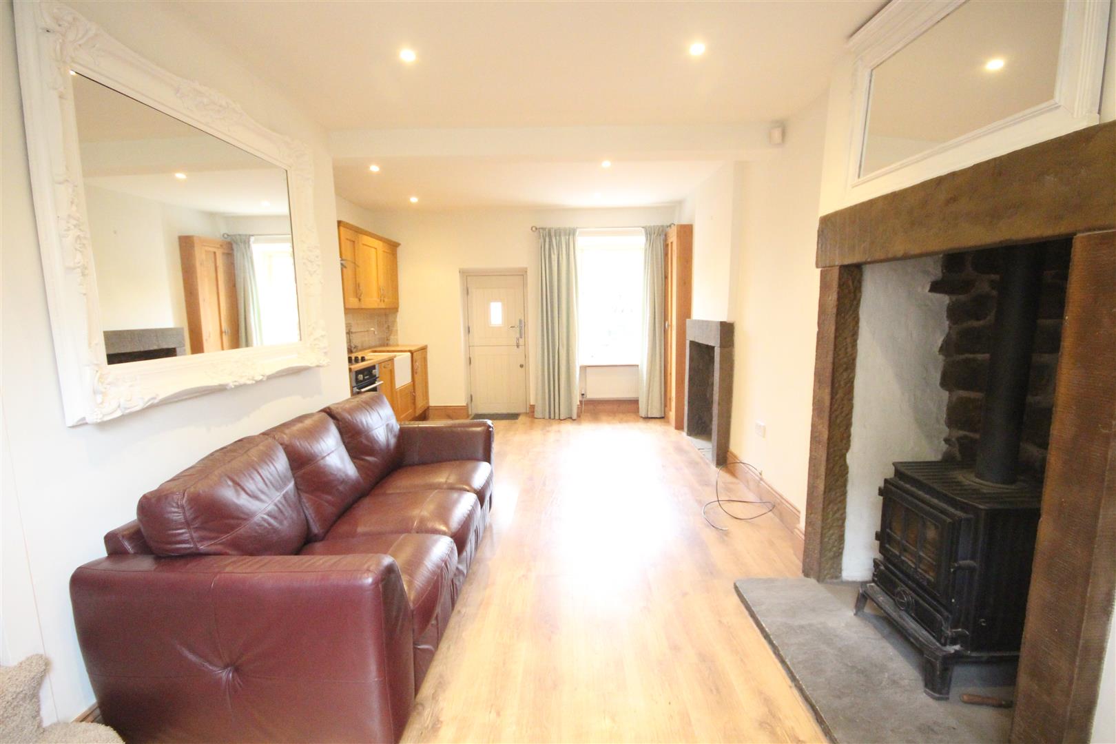 2 bedroom mid terrace house To Let in Barnoldswick - IMG_8514.jpg
